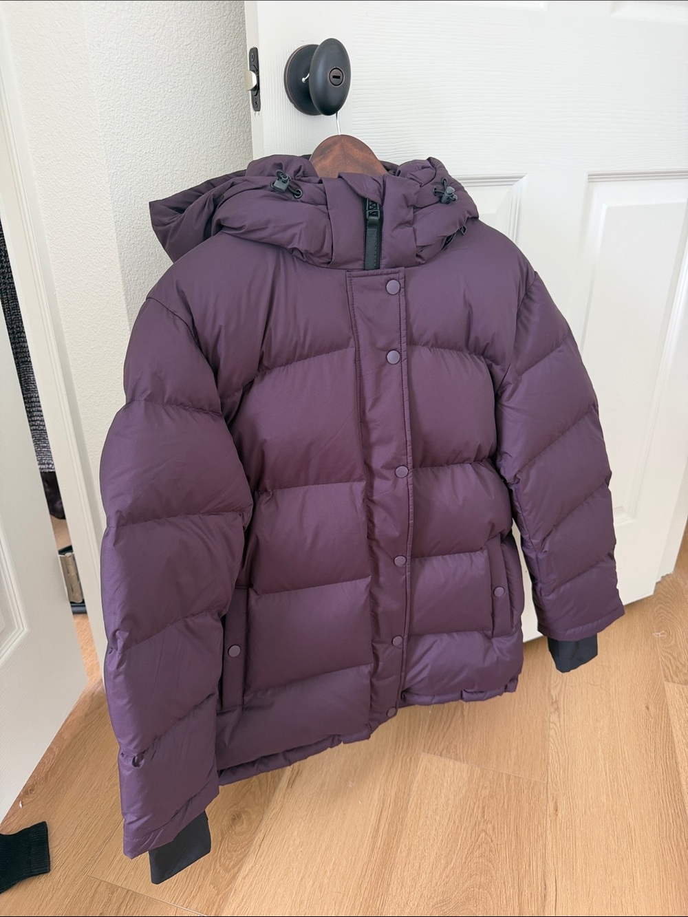 Quince Women's Plum Hooded Puffer Jacket